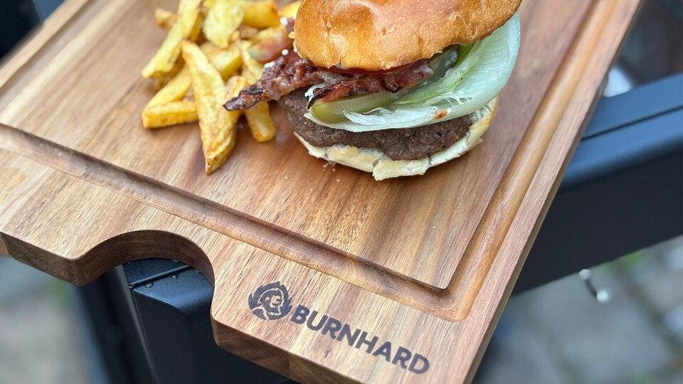 Perfekte Burger mit knusprigem Bacon – so sieht maximales Grillglück aus!