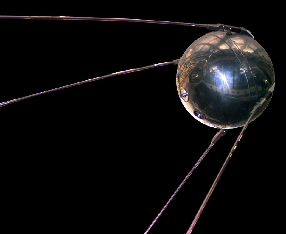 »Sputnik 1 ist der erste Satellit im All«