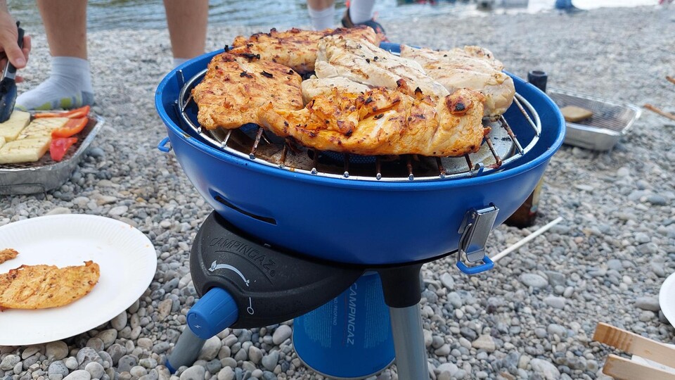 Ich war dabei, als Benny den Grill das erste Mal getestet hat und ich war so begeistert, dass ich ihn an diesem Tag noch gefragt habe, woher er ihn eigentlich hat.