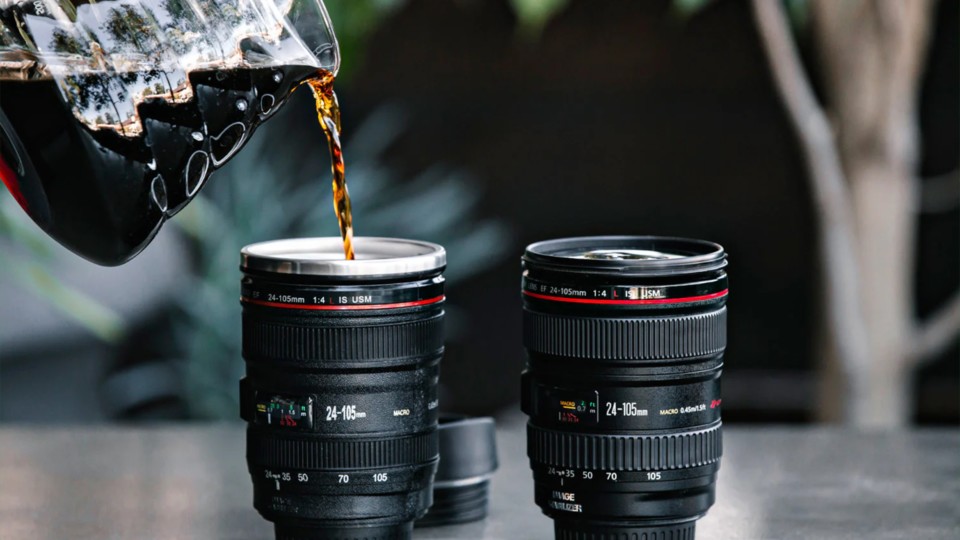 The coffee mug and the lens look very similar.