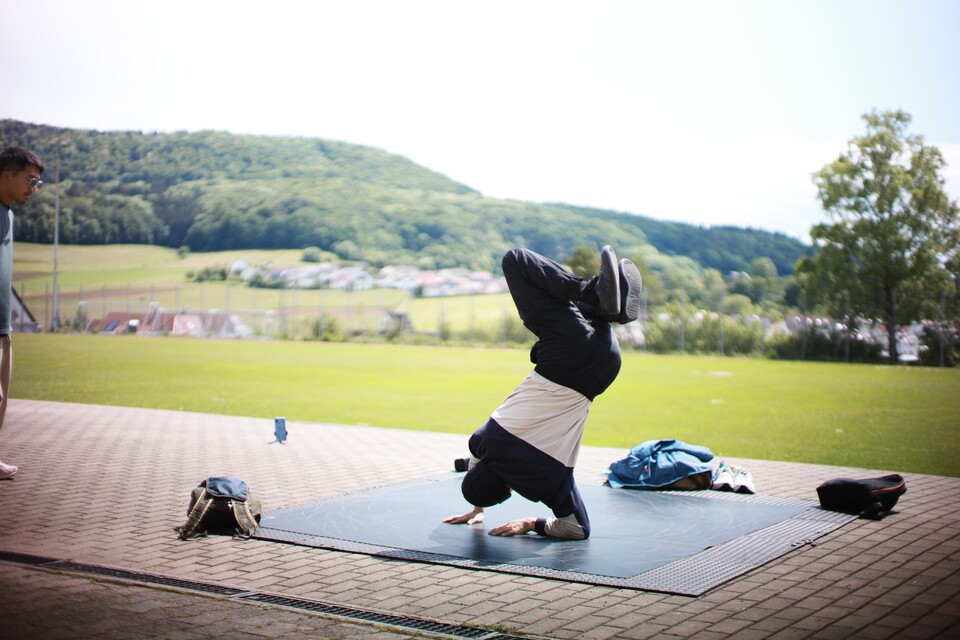 Bei diesem Foto ist der Effekt gut sichtbar. Die untere Hälfte des Fotos ist dunkler als die obere. Bei Fotos im Querformat fällt das nicht so stark auf, aber im Hochformat sehr viel mehr. Schnelle Verschlusszeiten sind eine Schwäche der Canon EOS RP.