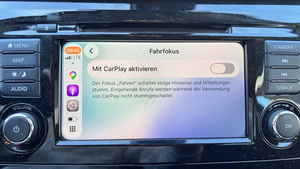 Weniger Ablenkung beim Fahren: Fahrfokus einschalten.
