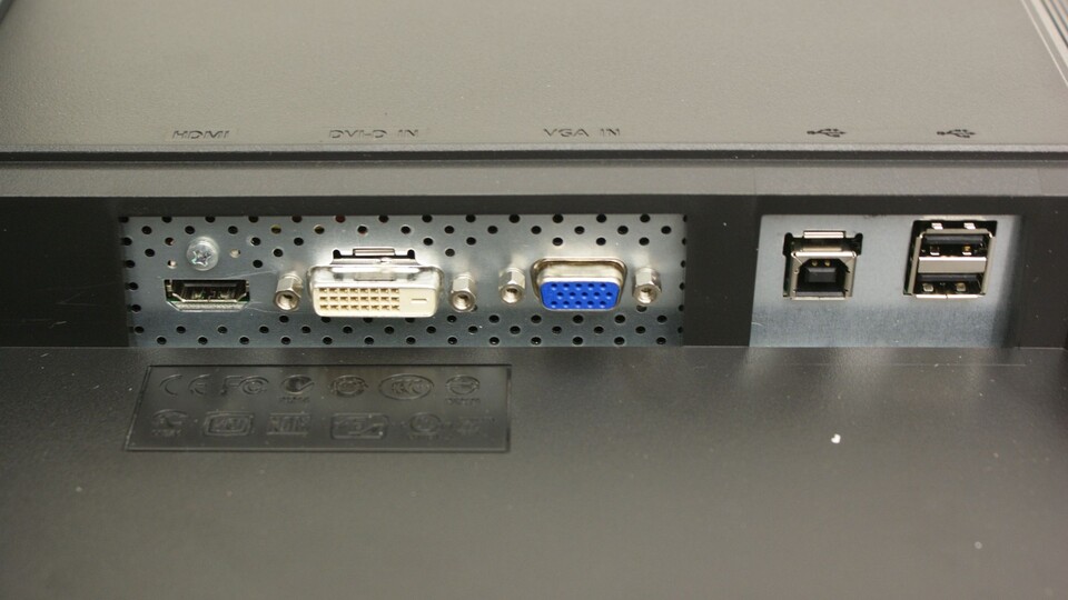 Von links nach rechts: HDMI, DVI, VGA und USB-Hub-Anschlüsse.