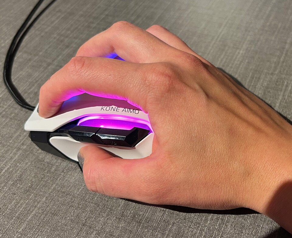 Beim Claw-Grip liegen eure Finger gekrümmt auf der Maus, die Handfläche liegt teilweise auf der Maus. Der Griff ist schnell und präzise. Somit super für sämtliche hektische Spiele. (Bildquelle: Andrea MaurerGameStar Tech)