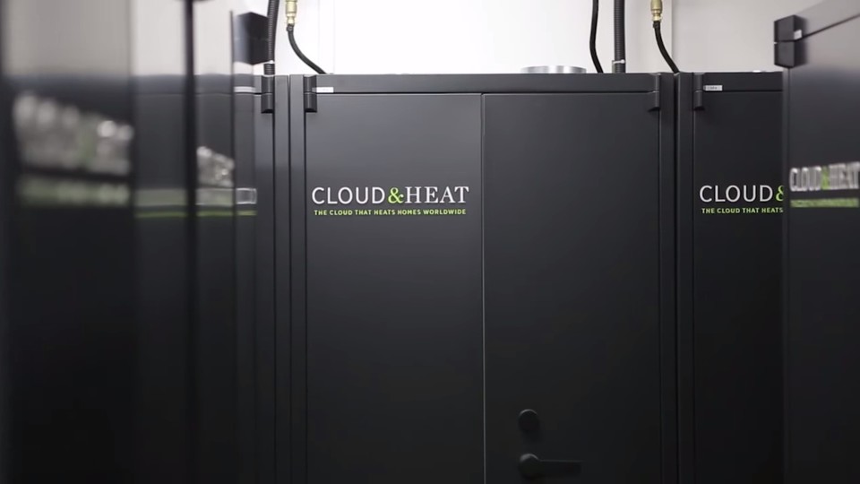 Cloud & Heat nutzt Server-Abwärme für Warmwasser und Heizung.