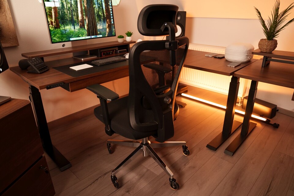 Mit seiner schlichten Eleganz passt der CleverSeat von Clouvou in jedes Home-Office oder Gaming-Zimmer.