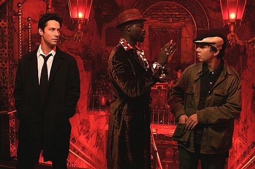 Constantine (Keanu Reaves) erhält Unterstützung von Midnite (Djimon Hounsou) und Chaz Kramer (Shia LaBeouf). 