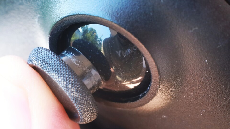 Hier ist ein Controller, bei dem der Stickhals schon sehr stark abgerieben wurde und die Bedienung nicht sich nicht mehr weich anfühlt.