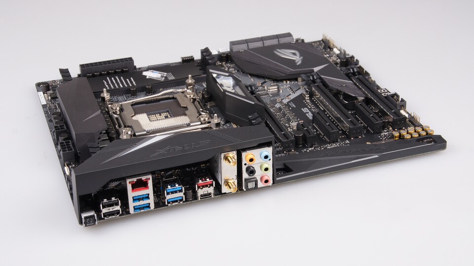 Für den Test des Core i7 7820X verwenden wir das Asus-Mainboard X299-E Gaming.