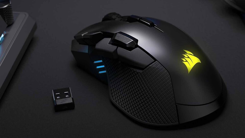 Kabellos ohne ständiges Laden: Die Corsair Ironclaw Wireless SE hält per Bluetooth bis zu 532 Stunden durch.