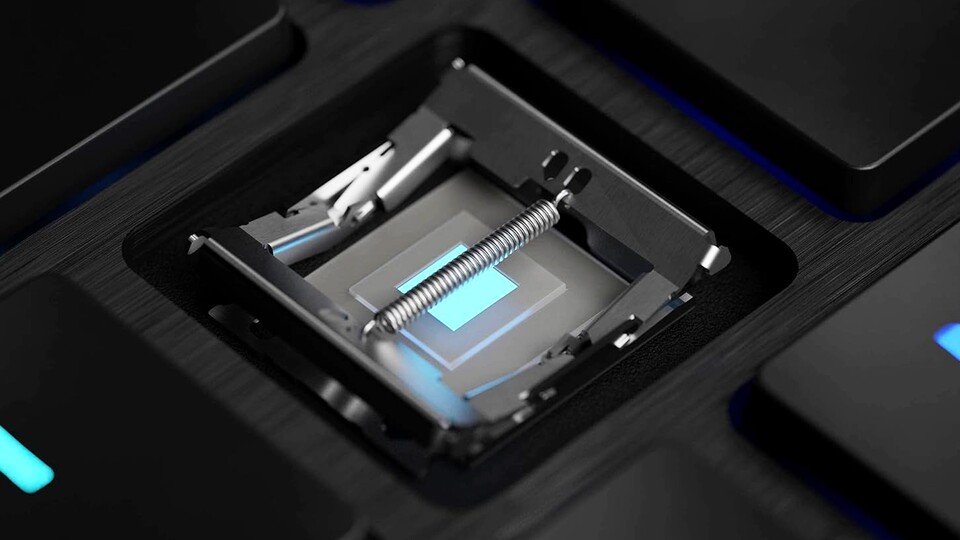 Blick unter die Tastenkappen: Die CHERRY MX Ultra Low Profile Schalter kombinieren eine extrem flache Bauweise mit einem präzisen, taktilen Auslösepunkt für maximale Geschwindigkeit.