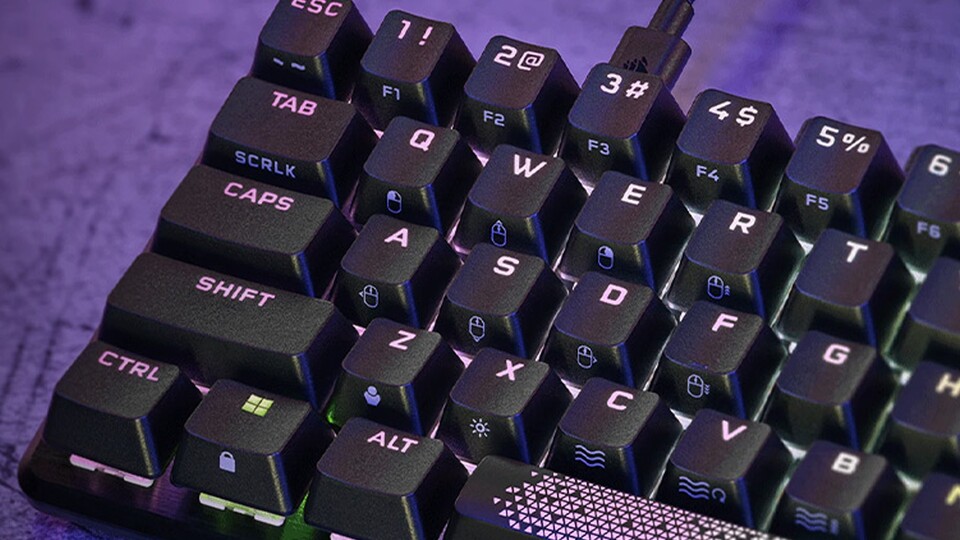 Besonders praktisch: Die Corsair K65 Pro Mini kommt mit einem abnehmbaren USB-C-Kabel daher, wodurch sie sich unbeschwert transportieren lässt.