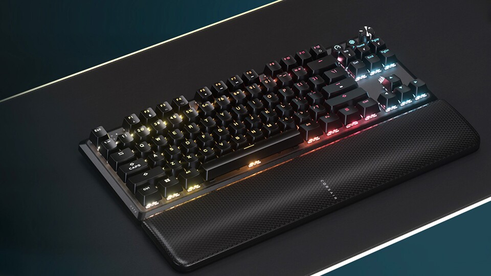 Für jede Taste individuelle RGB-Effekte, flotte und latenzfreie Funktechnik und platzsparender Betrieb - Corsair hat mit der K70 Core TKL schon vieles richtig gemacht.