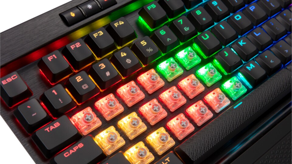 Die Beleuchtung der K70 RGB MK.2 Low Profile Rapidfire ist gut sichtbar und lässt sich per Software einfach und schnell konfigurieren.