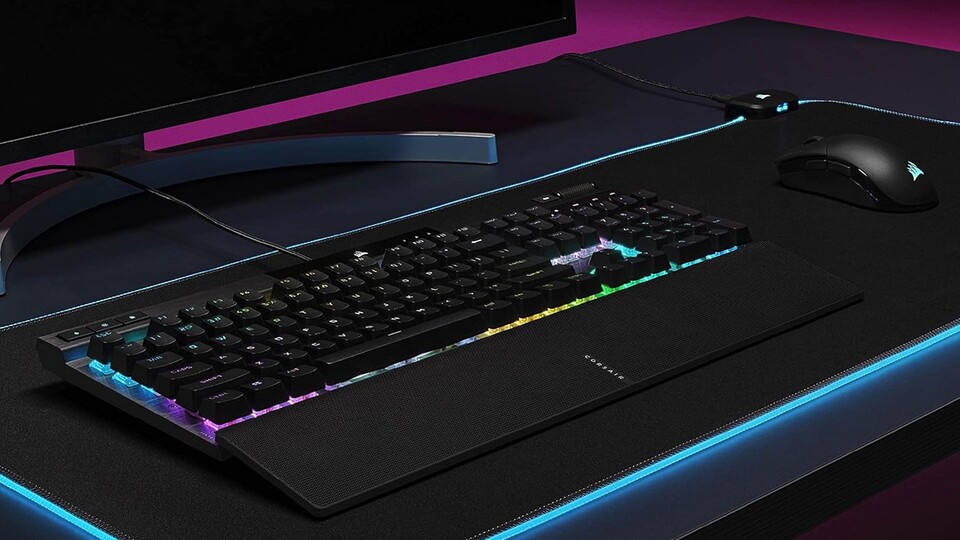 Die Corsair K70 RGB mit den CHERRY MX Red Switches – lineare Perfektion für reaktionsschnelles Gameplay.