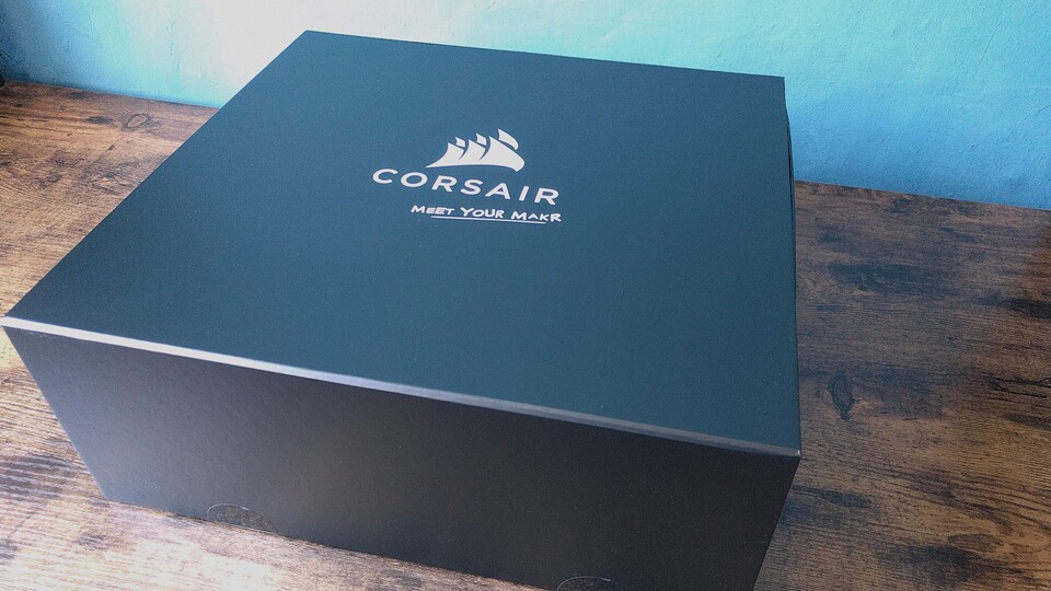 In dieser dicken Schachtel verbirgt sich alles, was man braucht, um die Corsair MAKR 75 zu bauen. Ich habe das mal gemacht. (Bildquelle: Nele WobkerGameStar Tech)