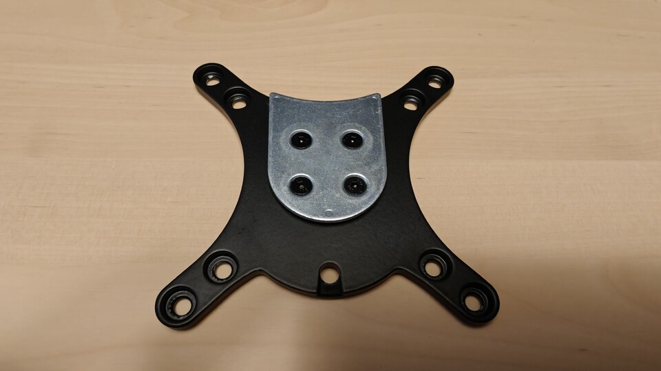 Die Adapterplatte für den Monitorarm ist mit VESA 75x75 und 100x100 Millimeter kompatibel.