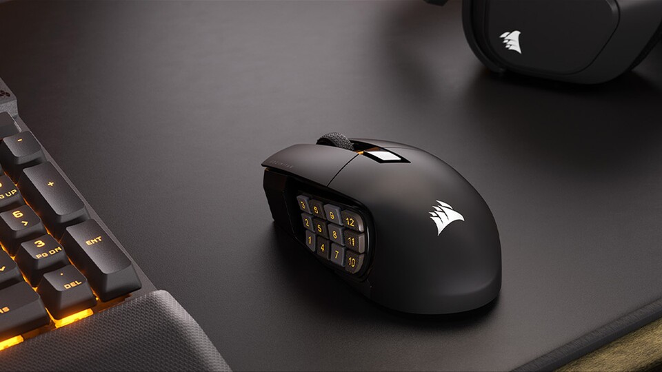 Kabellos zocken, bis der Server-Neustart kommt: Die Corsair Scimitar Elite verfügt über eine beachtliche Akkulaufzeit!