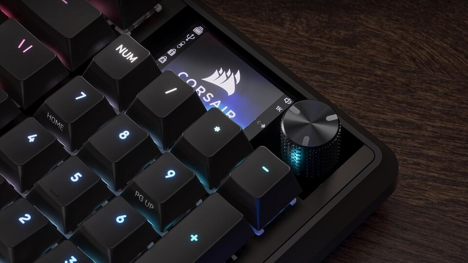 Maximale Kontrolle im Spiel: Das integrierte LCD-Display zeigt Systemdaten oder individuelle Animationen direkt auf der Tastatur an.