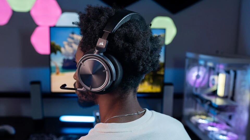 Das Corsair Virtuoso Max Wireless im Einsatz – High-End-Gaming-Headset mit Dolby Atmos und Graphen-Treibern für immersiven Sound.