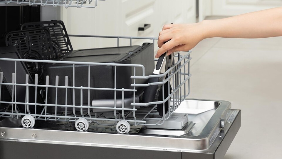 Dishwasher safe: This is always particularly important to me because washing everything myself would put me off.