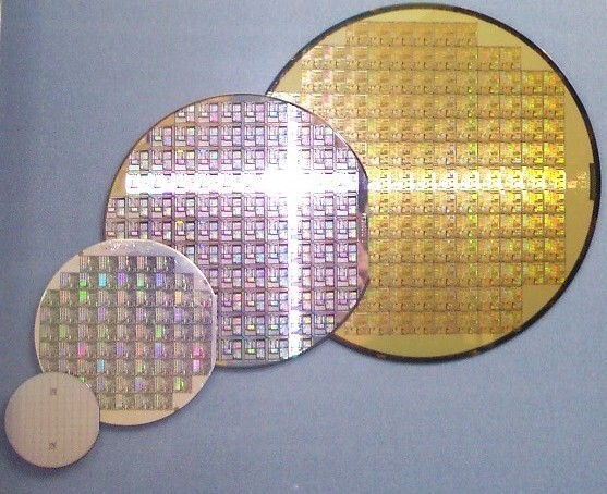 Silizium-Wafer in verschiedenen Größen. (Quelle: Wikipedia)