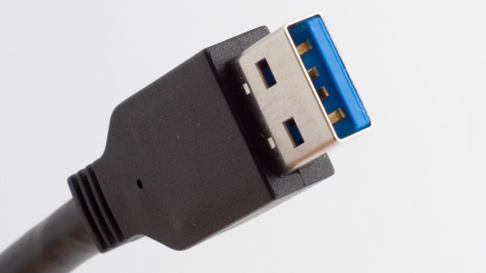 USB 3.1 : Nach über fünf Jahren bekommt USB 3.0 (im Bild) einen Nachfolger: USB 3.1 bietet die doppelte Bandbreite und kann Geräte aufladen, allerdings wird es einen neuen Steckertyp geben.