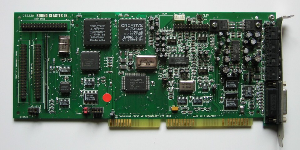Angenehm kompatibel zu so ziemlich allen Games sowohl unter DOS als auch unter Windows sind die Soundblaster-Karten von Creative Labs.