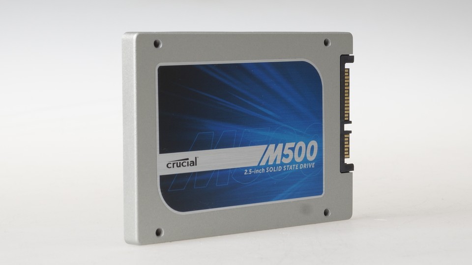Die M500 von Crucial ist momentan eine der günstigsten SATA3-SSDs auf dem Markt, verkauft wird sie in den Größen 120, 240, 480 und 960 GByte.