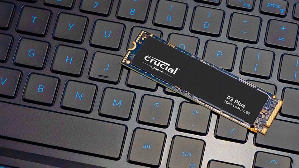 Eine M.2 NVMe SSD kann verschiedene Längen haben. Die gängigste ist 8 cm, die auf jedes Mainboard und die meisten Laptops passt.