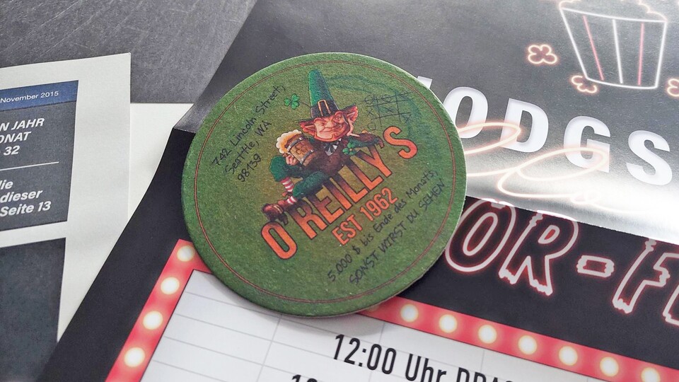 Auf dem Bierdeckel stehen auch einige Beweise drauf. Wenn ihr den Fall gelöst habt, könnt ihr euch ja ein Spaßgetränk auf ihm zischen.