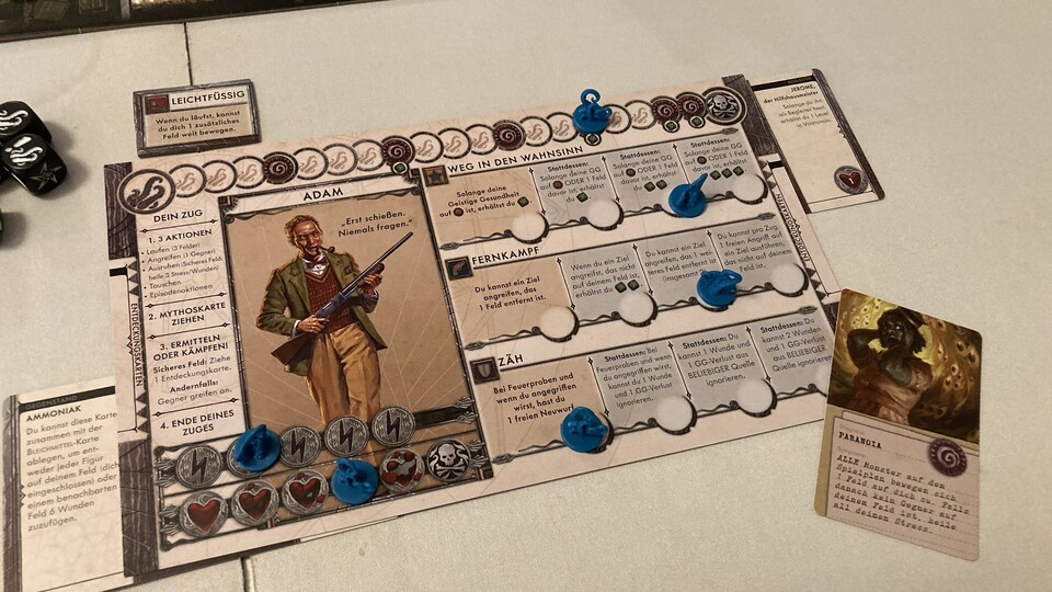 Die Character Boards kommen sehr wacklig daher, weshalb die Tentakelmarker verflucht schnell verrutschen. (Foto: Heiko Klinge)