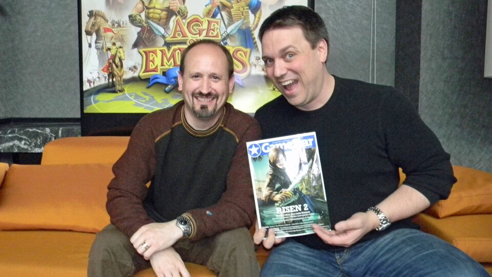 Danan Davis (links) und Chris Taylor (rechts) haben sich ausgezeichnete Lektüre ausgesucht. Und sprachen nebenbei mit uns über Age of Empires Online.