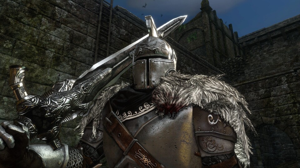 Zum Launch von Dark Souls 3 wurde eine Waffe aus dem ersten Teil nachgeschmiedet: Das Großschwert von Artorias, ein überdimensionaler Zweihänder.