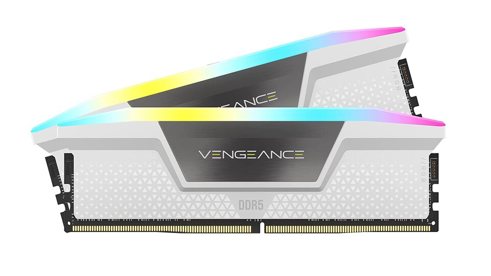 Corsair iCue macht die ohnehin schon schönen Vengeance Riegel mit 5600 MHz dank RGB zum Highlight.