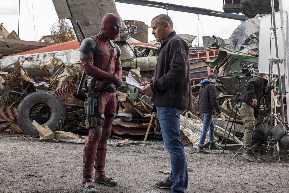 Regisseur Tim Miller mit Deadpool-Star Ryan Reynolds bei den Dreharbeiten zum Antiheldenfilm. Das Sequel wird jetzt ohne Miller gedreht.