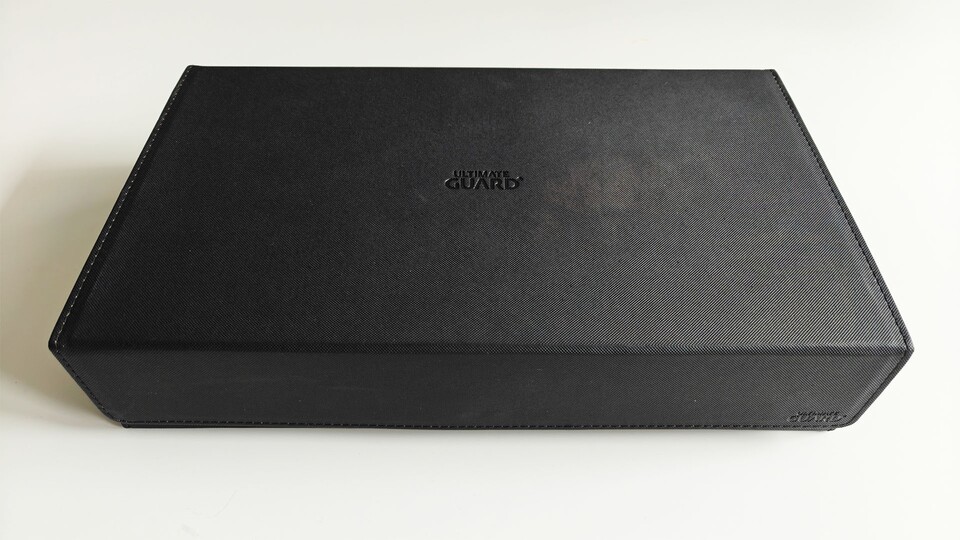 The 8 extra-large deck boxes from Gamegenic fit into the Ultimate Guard Omnihive like a glove.