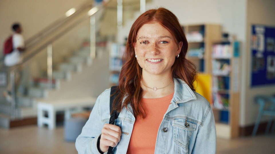 Deepfakes sind in fast jeder Schule im Umlauf. Ein Bericht zeigt auf, wie groß das Problem weltweit ist. Bei den Taten sind klare Muster zu erkennen.(Bild: stock.adobe.com – MagicDavid25peopleimages.com)