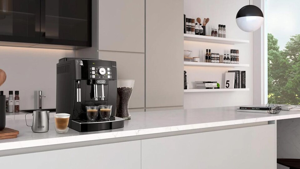 Besonders beim Espresso glänzt die De’Longhi Magnifica S. Ich habe meinen Kaffee 7 Jahre lang aus ihr getrunken und war immer zufrieden.