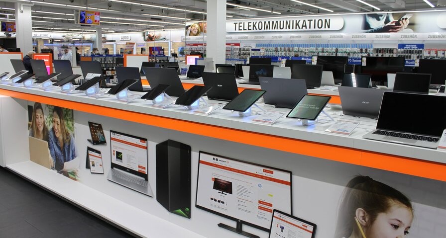 Wie viele Menschen haben an diesen Geräten wohl schon herumexperimentiert? (Quelle: Expert Markt Kappenberg + Braun)