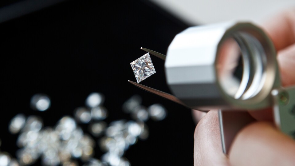 Diamanten gelten als besonders wertvoll, doch es gibt auch praktische Anwendungsmöglichkeiten (Quelle: stock.adobe.com - Jason Henry)