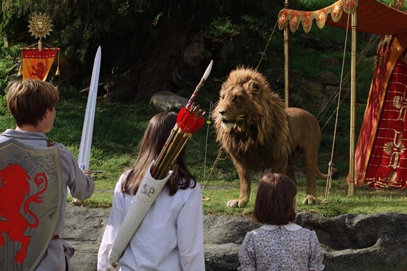 König Aslan bereitet die Pevensie-Kinder auf die kommende Schlacht vor. 