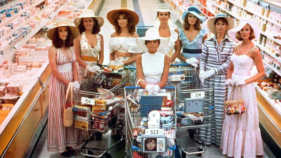 Im Gegensatz zu Ava sieht man den Ehefrauen ihre künstliche Natur nicht an. (Bild: Columbia Pictures)