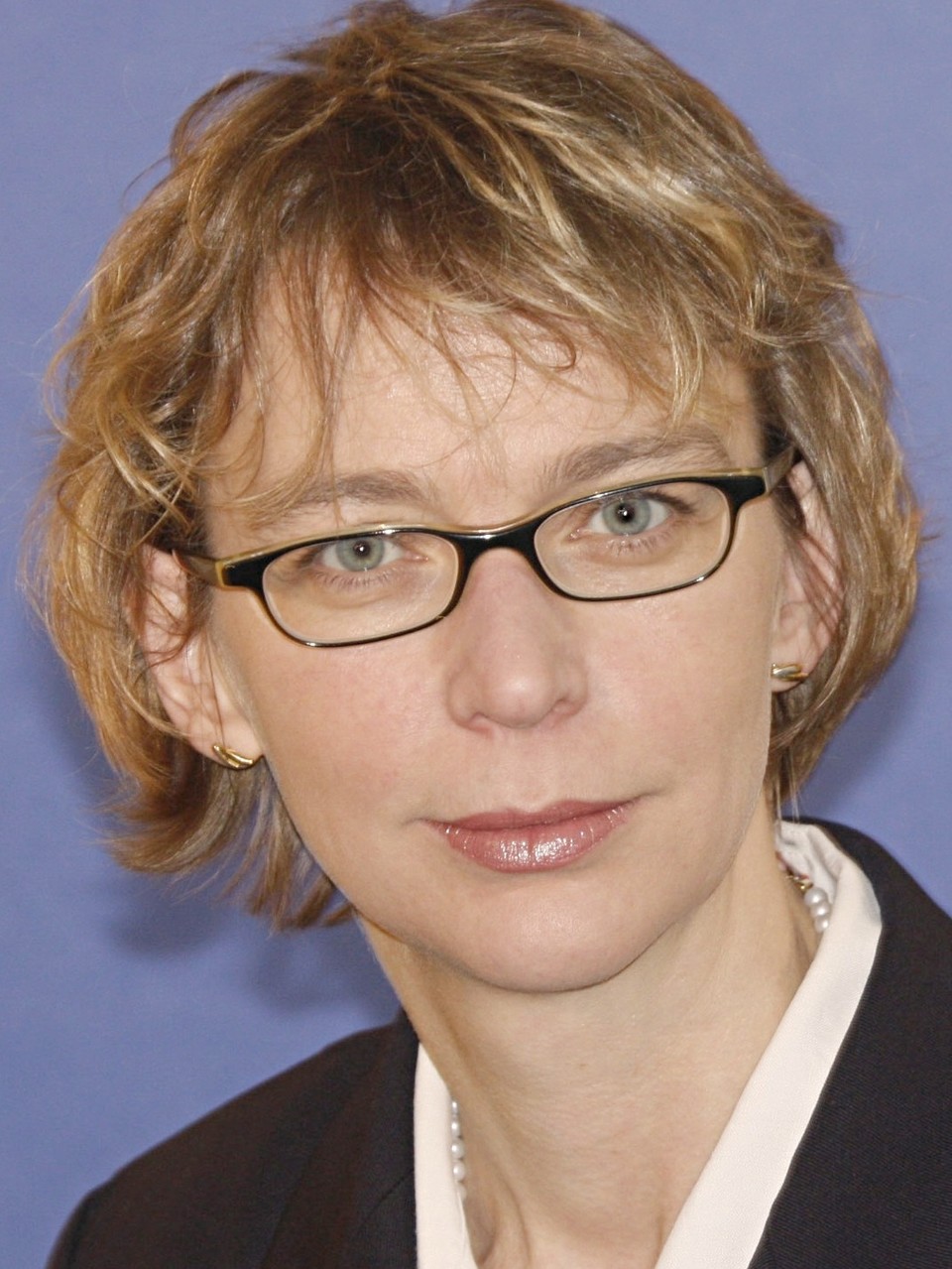 Linda Breitlauch ist Professorin für Game-Design und Studienleiterin an der Mediadesign Hochschule in Düsseldorf. Sie forscht und lehrt seit 2000 zur Dramaturgie von Computerspielen, der Konzeption und Entwicklung von Computerspiel-Geschichten, zu E-Learning-Anwendungen und Serious Games.