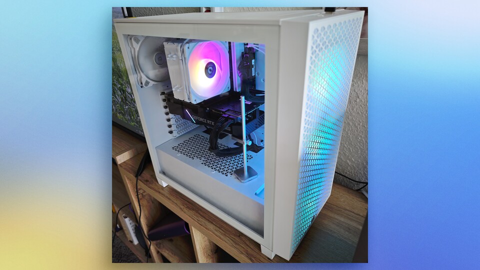 Mein alter PC stand auch im Wohnzimmer, aber das Gehäuse war ziemlich groß. Mit dem Umstieg zu BazziteOS wollte ich auch ein neues Gehäuse, das sich etwas besser ins Gesamtbild einfügt – und ich hatte Lust zu basteln. (Bildquelle: Duy Linh DinhGameStar Tech)