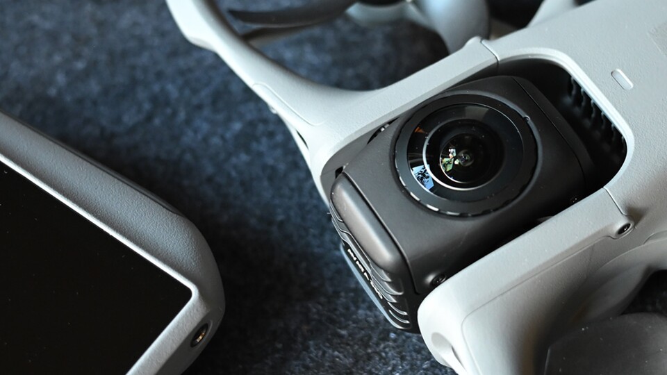 Ist die Linse beschädigt, kann sie eigenständig gewechselt werden. (Bild: Patrick Schneider, GameStar Tech)