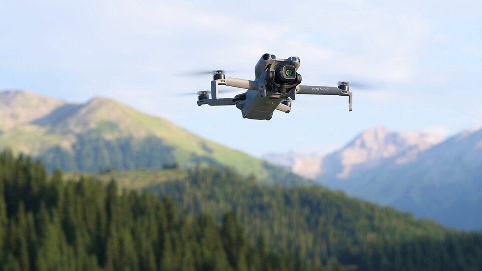 Die DJI Mini 5 Pro ist meiner Meinung nach die beste Drohne bis 250 Gramm der Welt – der neuen Kamera sei Dank.