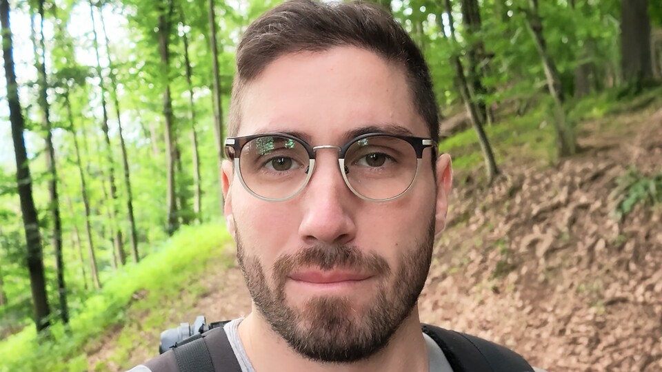 Frei von Poren und Pickeln: Nein, ich habe keine neue Gesichtscreme verwendet, sondern mich mit der DJI Osmo Pocket 4 gefilmt. (Bild: Patrick S. GameStar Tech)