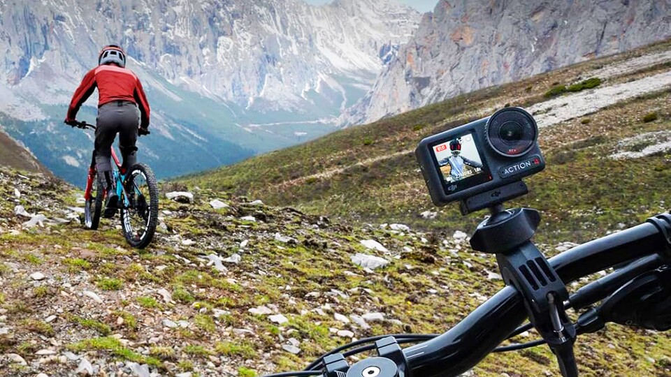 Es gibt Situationen, da ärgert man sich dann schon, sie nicht auf Video festgehalten zu haben. Die Hand vom Lenker nehmen ist aber auch oft keine kluge Idee.