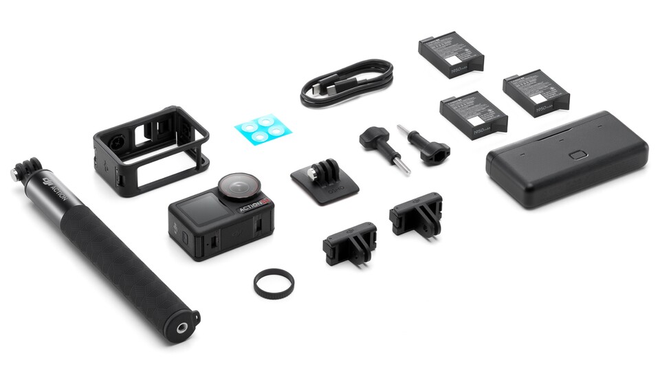 DJI spart nicht am Zubehör. Neben den Highlights wie dem Ladecase und dem Verlängerungsstab, bekommt ihr noch einen Schutzrahmen und eine Adapterhalterung.